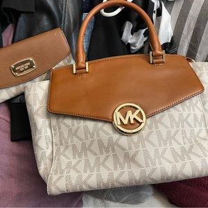 Michael kors matching wallet & purse